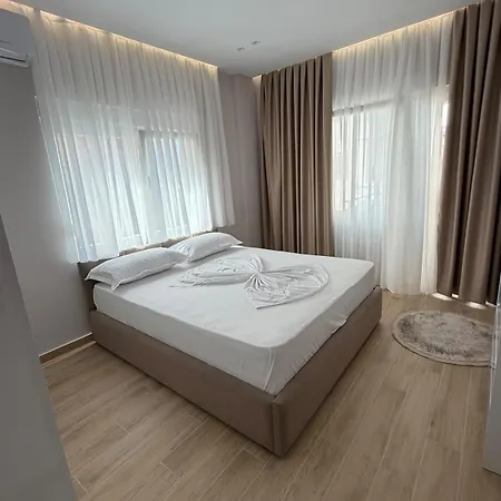 Beachside * Golem (Tirana)